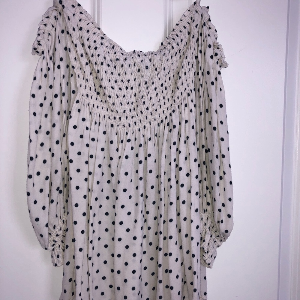 Polkadot off-the-shoulder shirt (M) white/navyblue